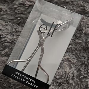 e.l.f. Mechanical Eyelash Curler